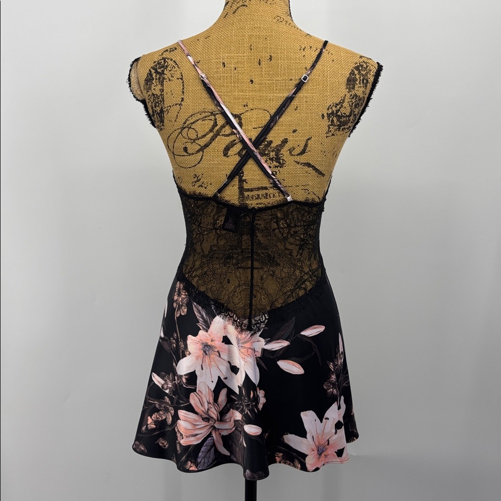Victoria's Black Lace Floral Lingerie Size XS - Picture 4 of 8